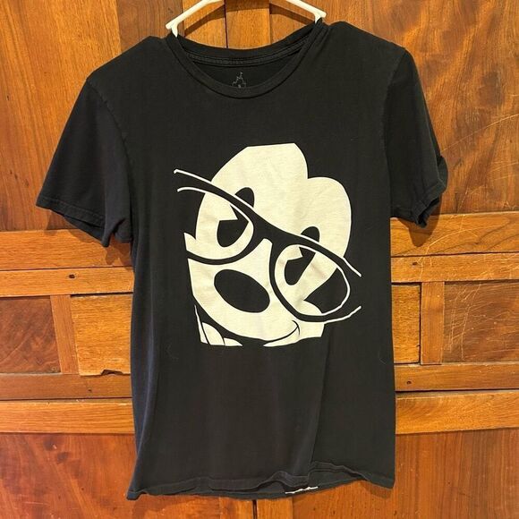 Disney men’s small tshirt Mickey Mouse short sleeve - Picture 1 of 5
